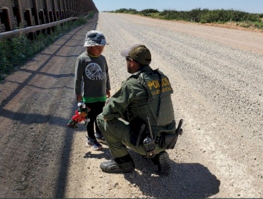 Niño ecuatoriano abandonado en frontera de Estados Unidos: Lo que se sabe del caso y de su madre