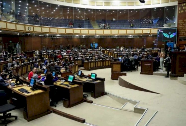 Asamblea propone 30 días de vacaciones para los trabajadores ecuatorianos