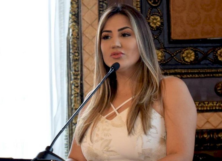 Contraloría examina las declaraciones patrimoniales de Mayra Salazar